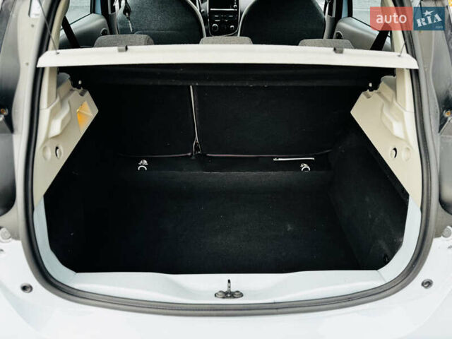 Синий Рено Зое, объемом двигателя 0 л и пробегом 63 тыс. км за 6500 $, фото 21 на Automoto.ua