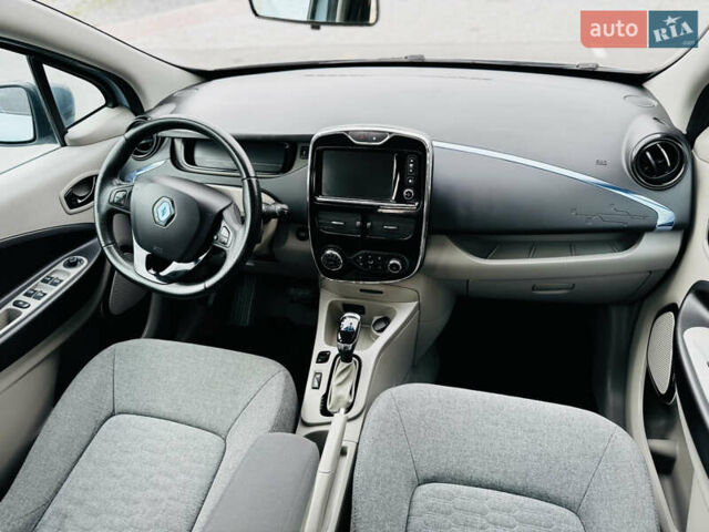 Синий Рено Зое, объемом двигателя 0 л и пробегом 63 тыс. км за 6500 $, фото 27 на Automoto.ua