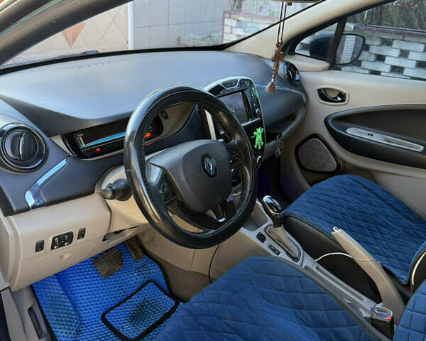 Синий Рено Зое, объемом двигателя 0 л и пробегом 180 тыс. км за 8500 $, фото 6 на Automoto.ua