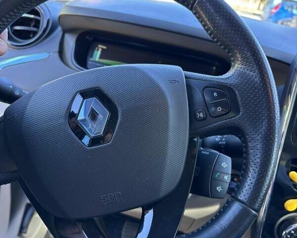 Синий Рено Зое, объемом двигателя 0 л и пробегом 87 тыс. км за 6700 $, фото 11 на Automoto.ua