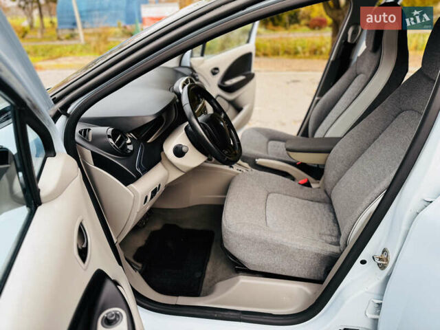 Синий Рено Зое, объемом двигателя 0 л и пробегом 63 тыс. км за 6500 $, фото 34 на Automoto.ua