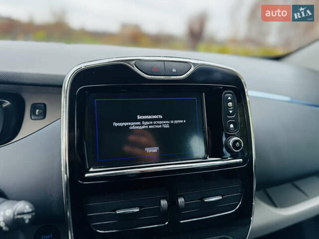 Синий Рено Зое, объемом двигателя 0 л и пробегом 63 тыс. км за 6500 $, фото 47 на Automoto.ua