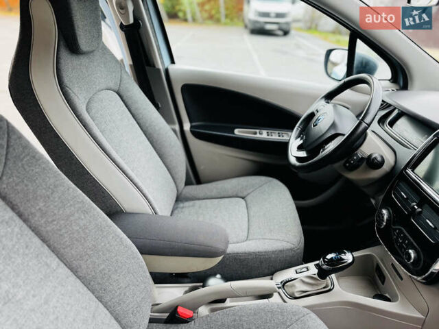 Синий Рено Зое, объемом двигателя 0 л и пробегом 63 тыс. км за 6500 $, фото 31 на Automoto.ua