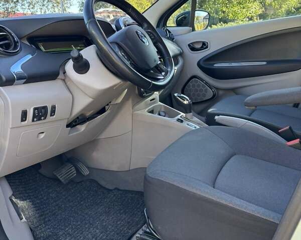 Синий Рено Зое, объемом двигателя 0 л и пробегом 87 тыс. км за 6700 $, фото 10 на Automoto.ua