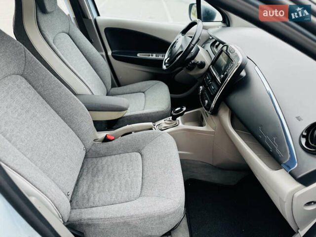 Синий Рено Зое, объемом двигателя 0 л и пробегом 63 тыс. км за 6500 $, фото 30 на Automoto.ua