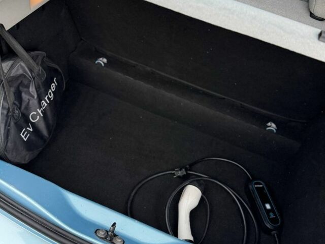 Синий Рено Зое, объемом двигателя 0 л и пробегом 118 тыс. км за 5900 $, фото 16 на Automoto.ua