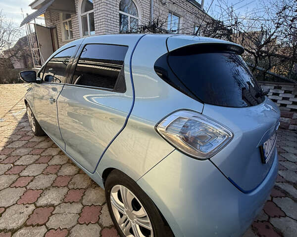 Синий Рено Зое, объемом двигателя 0 л и пробегом 180 тыс. км за 8500 $, фото 4 на Automoto.ua