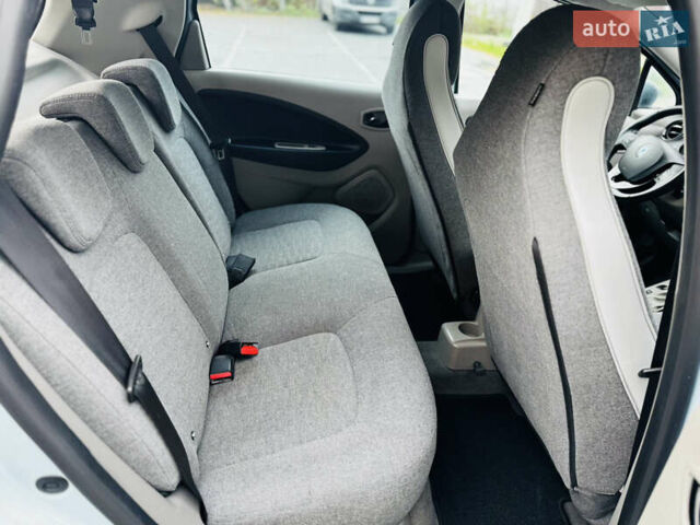 Синий Рено Зое, объемом двигателя 0 л и пробегом 63 тыс. км за 6500 $, фото 22 на Automoto.ua