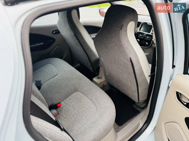 Синий Рено Зое, объемом двигателя 0 л и пробегом 63 тыс. км за 6500 $, фото 23 на Automoto.ua