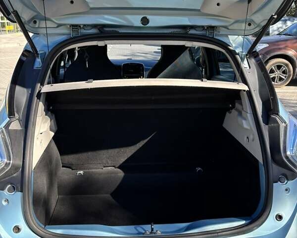 Синий Рено Зое, объемом двигателя 0 л и пробегом 87 тыс. км за 6700 $, фото 18 на Automoto.ua