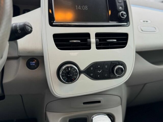 Синий Рено Зое, объемом двигателя 0 л и пробегом 118 тыс. км за 5900 $, фото 15 на Automoto.ua