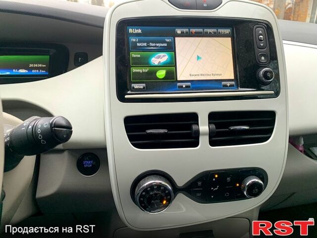 Синий Рено Зое, объемом двигателя 0 л и пробегом 200 тыс. км за 7500 $, фото 5 на Automoto.ua