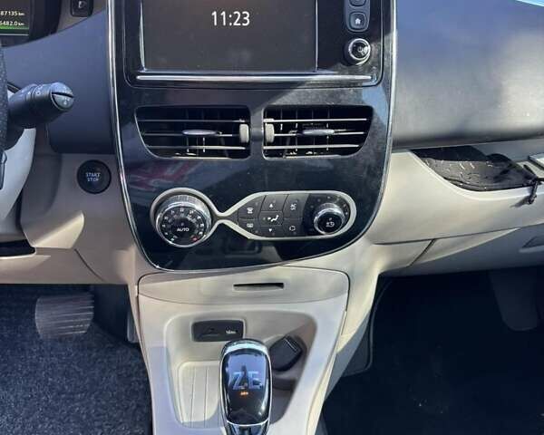 Синий Рено Зое, объемом двигателя 0 л и пробегом 87 тыс. км за 6700 $, фото 14 на Automoto.ua