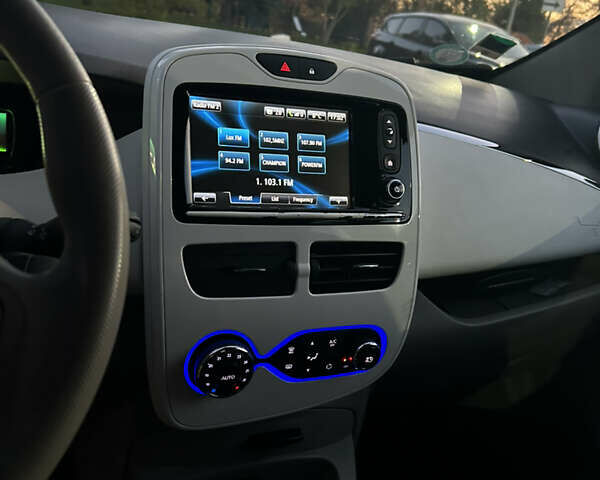 Рено Зое 2015 в Киеве на Automoto.ua Синий Рено Зое, объемом двигателя 0 л и пробегом 53 тыс. км за 6799 $, фото 14 на Automoto.ua