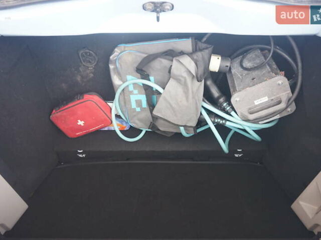 Синий Рено Зое, объемом двигателя 0 л и пробегом 149 тыс. км за 6888 $, фото 50 на Automoto.ua