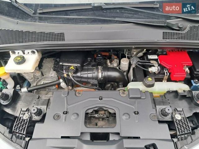 Синий Рено Зое, объемом двигателя 0 л и пробегом 72 тыс. км за 7000 $, фото 16 на Automoto.ua
