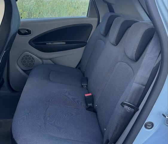 Синий Рено Зое, объемом двигателя 0 л и пробегом 110 тыс. км за 7500 $, фото 3 на Automoto.ua