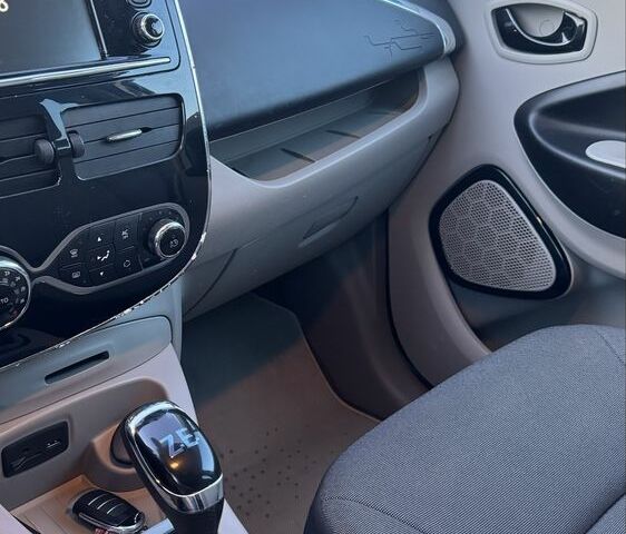 Синий Рено Зое, объемом двигателя 0 л и пробегом 110 тыс. км за 7500 $, фото 8 на Automoto.ua