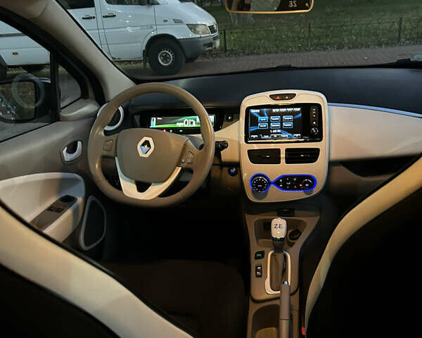 Рено Зое 2015 в Киеве на Automoto.ua Синий Рено Зое, объемом двигателя 0 л и пробегом 53 тыс. км за 6799 $, фото 8 на Automoto.ua