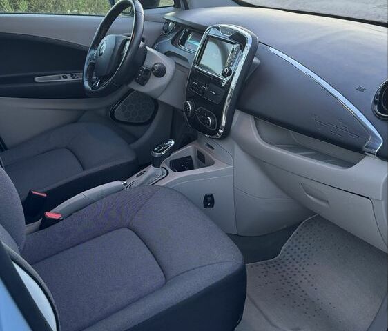 Синий Рено Зое, объемом двигателя 0 л и пробегом 110 тыс. км за 7500 $, фото 1 на Automoto.ua