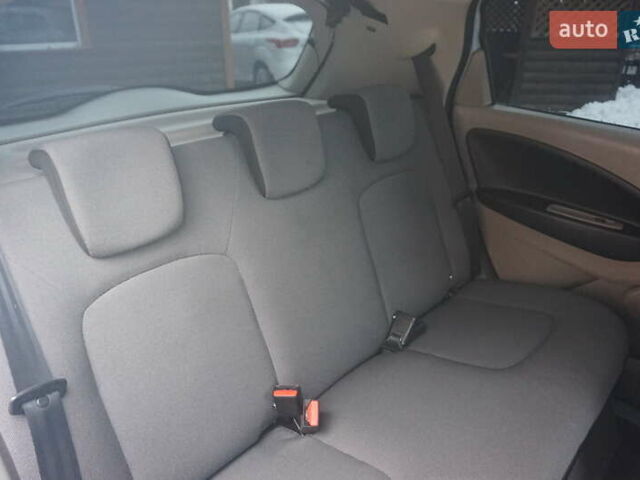 Синий Рено Зое, объемом двигателя 0 л и пробегом 149 тыс. км за 6888 $, фото 44 на Automoto.ua