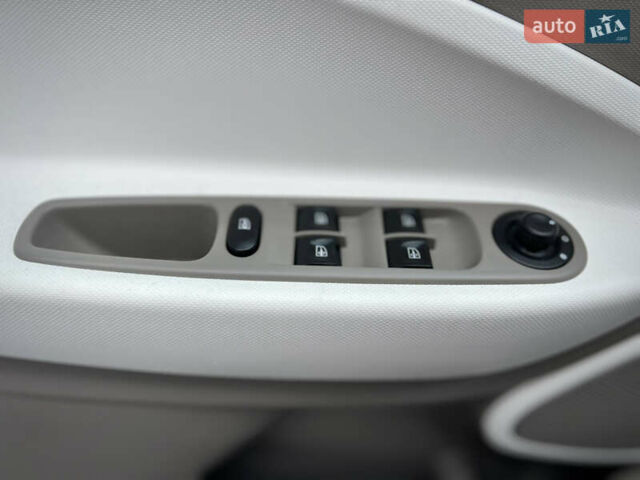 Рено Зое 2015 в Тернополе на Automoto.ua Синий Рено Зое, объемом двигателя 0 л и пробегом 98 тыс. км за 7800 $, фото 38 на Automoto.ua