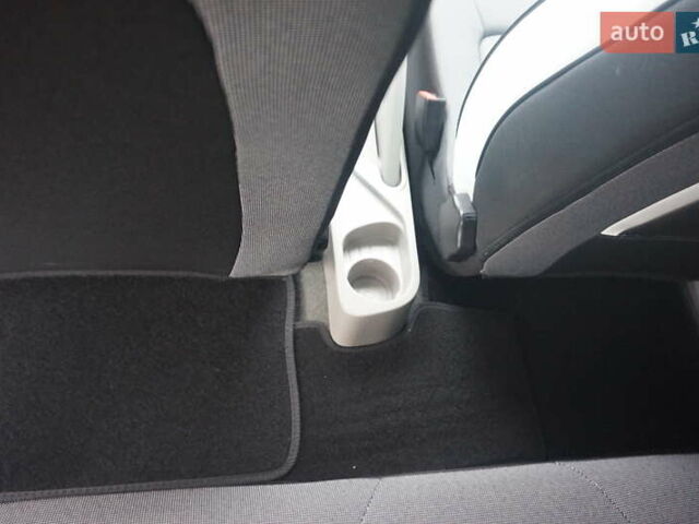 Синий Рено Зое, объемом двигателя 0 л и пробегом 149 тыс. км за 6888 $, фото 49 на Automoto.ua