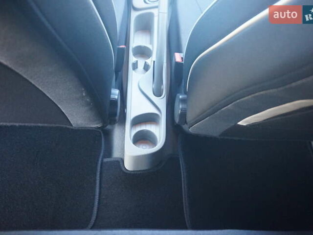 Синій Рено Зое, об'ємом двигуна 0 л та пробігом 115 тис. км за 7000 $, фото 49 на Automoto.ua