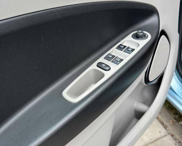 Синий Рено Зое, объемом двигателя 0 л и пробегом 99 тыс. км за 8139 $, фото 7 на Automoto.ua