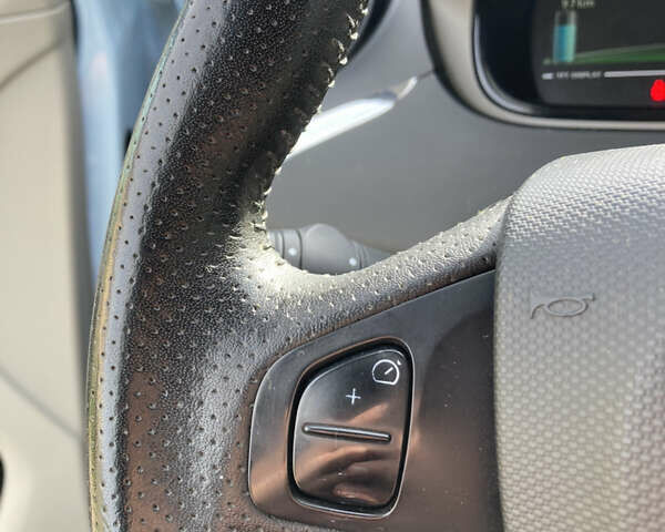 Синий Рено Зое, объемом двигателя 0 л и пробегом 112 тыс. км за 8100 $, фото 6 на Automoto.ua