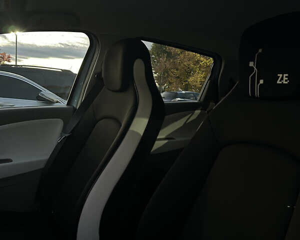 Рено Зое 2015 в Киеве на Automoto.ua Синий Рено Зое, объемом двигателя 0 л и пробегом 53 тыс. км за 6799 $, фото 12 на Automoto.ua