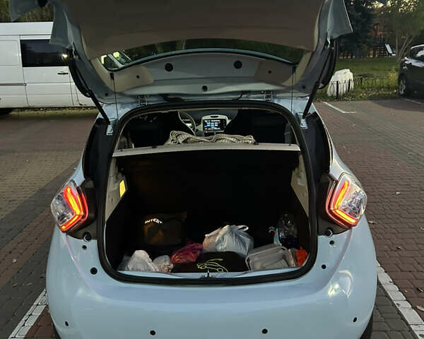 Рено Зое 2015 в Киеве на Automoto.ua Синий Рено Зое, объемом двигателя 0 л и пробегом 53 тыс. км за 6799 $, фото 10 на Automoto.ua