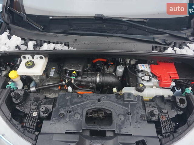 Синий Рено Зое, объемом двигателя 0 л и пробегом 149 тыс. км за 6888 $, фото 56 на Automoto.ua