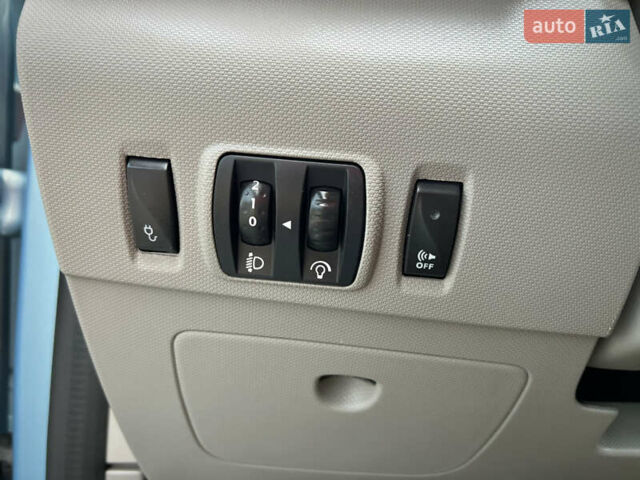 Рено Зое 2015 в Тернополе на Automoto.ua Синий Рено Зое, объемом двигателя 0 л и пробегом 98 тыс. км за 7800 $, фото 40 на Automoto.ua