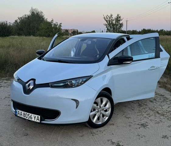 Синий Рено Зое, объемом двигателя 0 л и пробегом 110 тыс. км за 7500 $, фото 4 на Automoto.ua