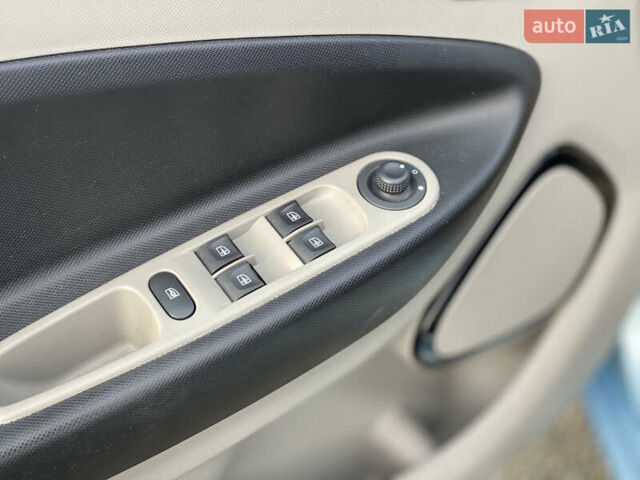 Синій Рено Зое, об'ємом двигуна 0 л та пробігом 67 тис. км за 6900 $, фото 52 на Automoto.ua