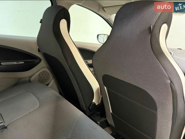 Синий Рено Зое, объемом двигателя 0 л и пробегом 117 тыс. км за 7500 $, фото 16 на Automoto.ua