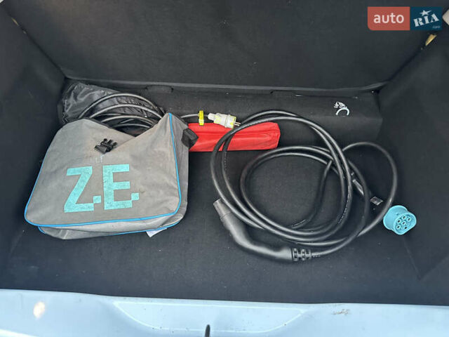 Синий Рено Зое, объемом двигателя 0 л и пробегом 22 тыс. км за 7599 $, фото 24 на Automoto.ua