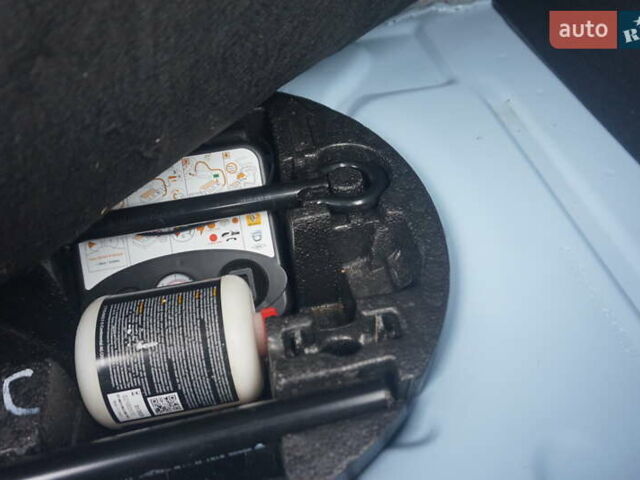 Синий Рено Зое, объемом двигателя 0 л и пробегом 149 тыс. км за 6888 $, фото 51 на Automoto.ua