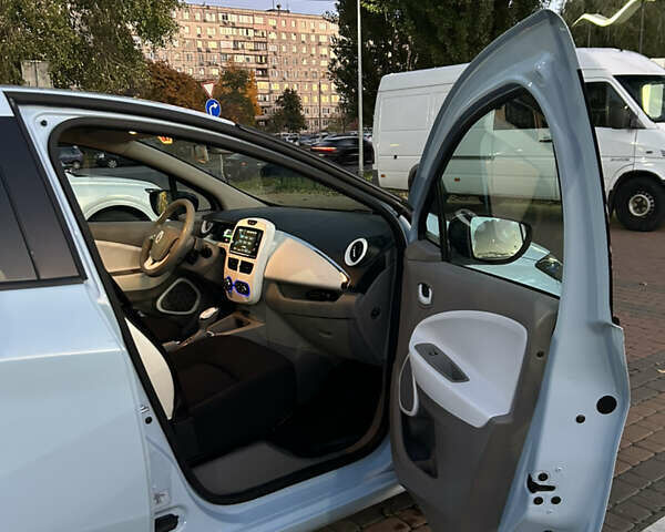 Рено Зое 2015 в Киеве на Automoto.ua Синий Рено Зое, объемом двигателя 0 л и пробегом 53 тыс. км за 6799 $, фото 7 на Automoto.ua