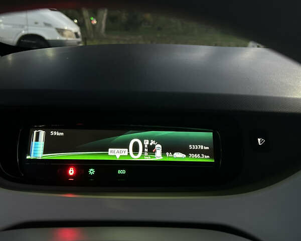 Рено Зое 2015 в Киеве на Automoto.ua Синий Рено Зое, объемом двигателя 0 л и пробегом 53 тыс. км за 6799 $, фото 15 на Automoto.ua