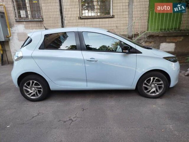 Синий Рено Зое, объемом двигателя 0 л и пробегом 94 тыс. км за 7000 $, фото 2 на Automoto.ua