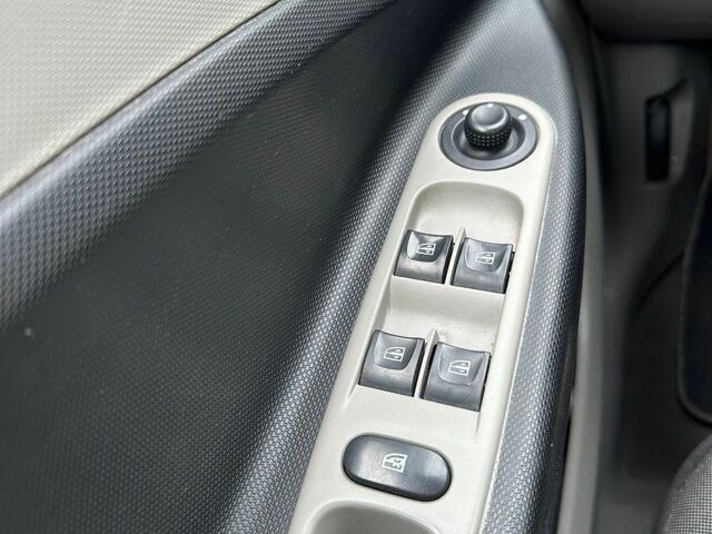 Синій Рено Зое, об'ємом двигуна 0 л та пробігом 134 тис. км за 6200 $, фото 10 на Automoto.ua