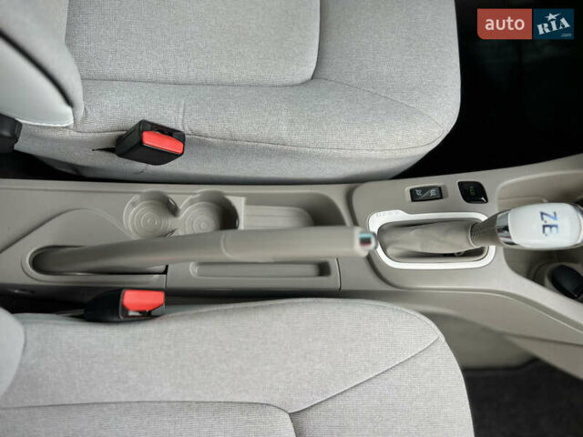 Рено Зое 2015 в Тернополе на Automoto.ua Синий Рено Зое, объемом двигателя 0 л и пробегом 98 тыс. км за 7800 $, фото 32 на Automoto.ua