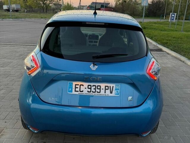 Синий Рено Зое, объемом двигателя 0 л и пробегом 90 тыс. км за 7500 $, фото 1 на Automoto.ua