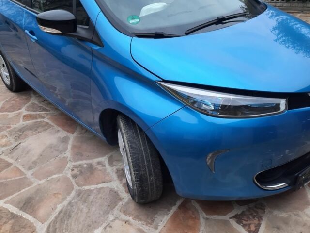Синий Рено Зое, объемом двигателя 0 л и пробегом 130 тыс. км за 3900 $, фото 1 на Automoto.ua