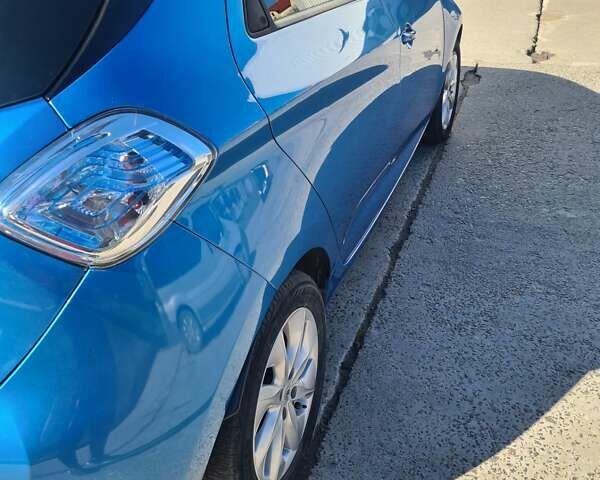 Синий Рено Зое, объемом двигателя 0 л и пробегом 78 тыс. км за 8000 $, фото 4 на Automoto.ua