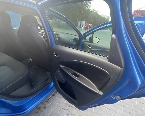 Синий Рено Зое, объемом двигателя 0 л и пробегом 240 тыс. км за 7600 $, фото 14 на Automoto.ua