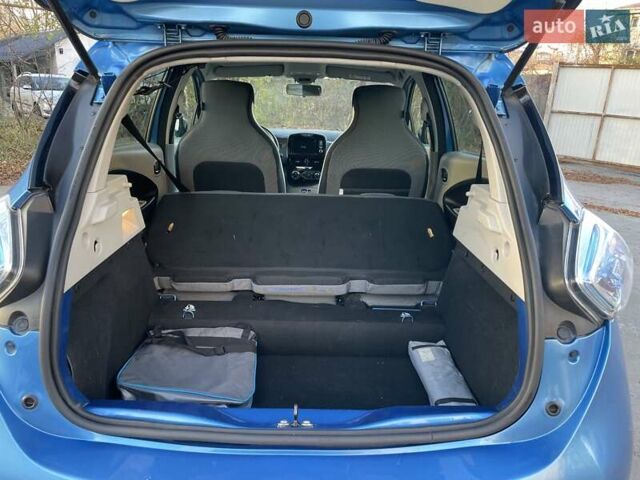 Синий Рено Зое, объемом двигателя 0 л и пробегом 105 тыс. км за 7150 $, фото 19 на Automoto.ua