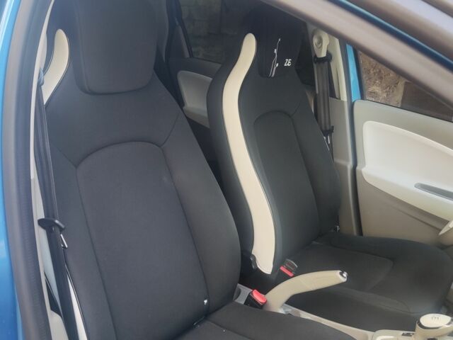 Синий Рено Зое, объемом двигателя 0 л и пробегом 77 тыс. км за 7999 $, фото 5 на Automoto.ua